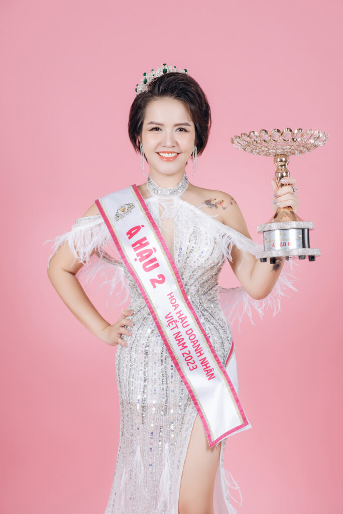 Đạt danh hiệu á hậu 2 hoa hậu doanh nhân Việt Nam